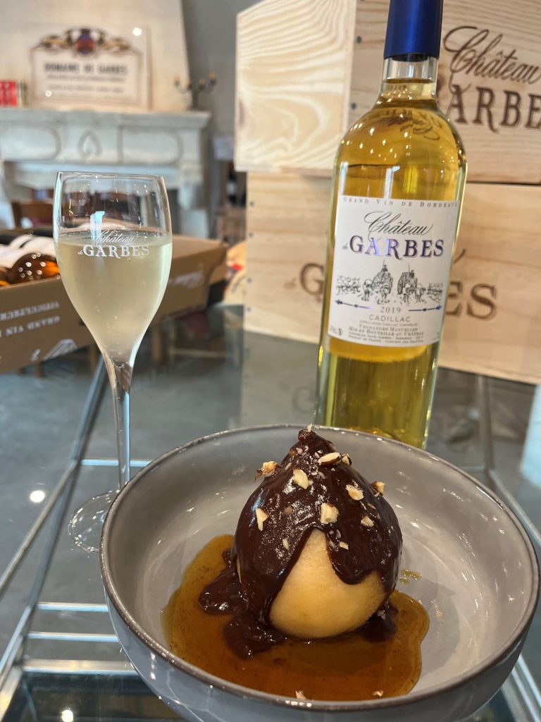 Lire la suite à propos de l’article Recette des poires pochées au Cadillac Liquoreux